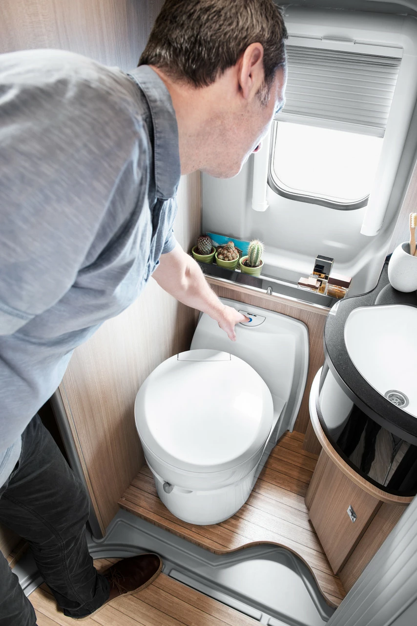 Thetford C223CS Caravan & Motorhome Cassette Toilet 3 Thetford C223CS Caravan & Motorhome Cassette Toilet - Image 3