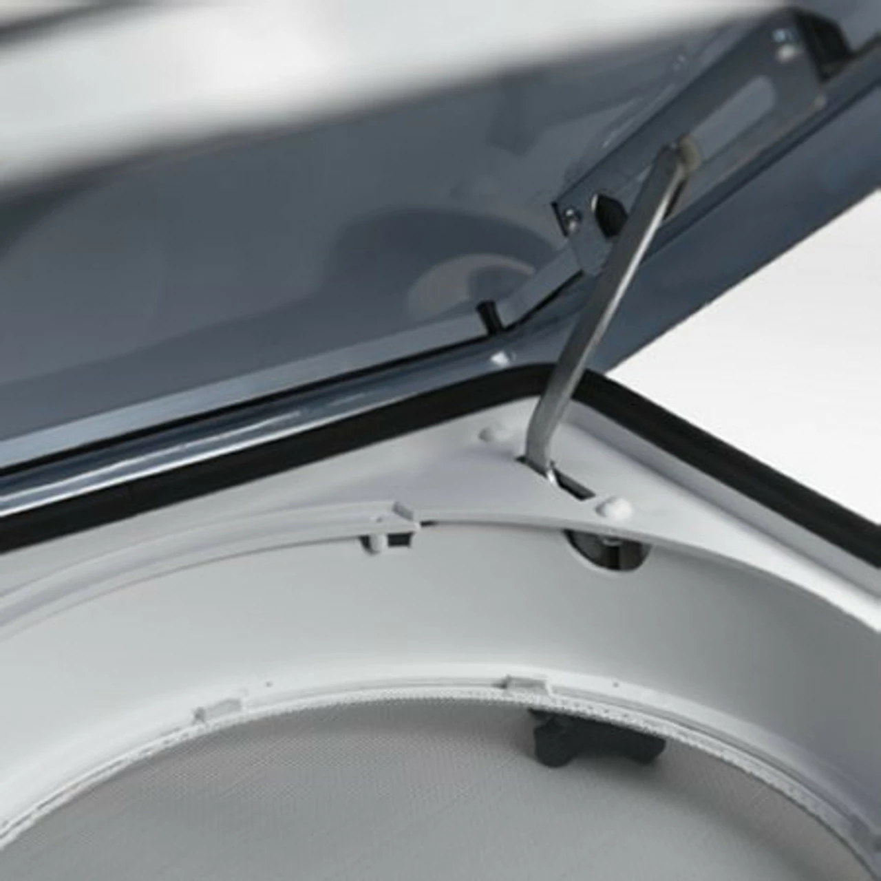 The Dometic FanTastic Roof Vent 2250 4 The Dometic FanTastic Roof Vent 2250 - Image 4