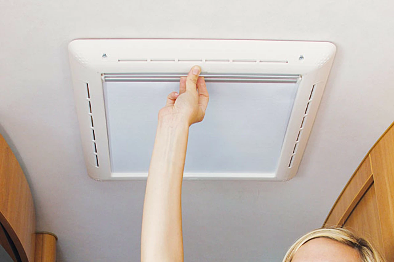 Fiamma Rollo Vent Kit 40 - Blinds For Fiamma Rooflights 2 Fiamma Rollo Vent Kit 40 - Blinds For Fiamma Rooflights - Image 2